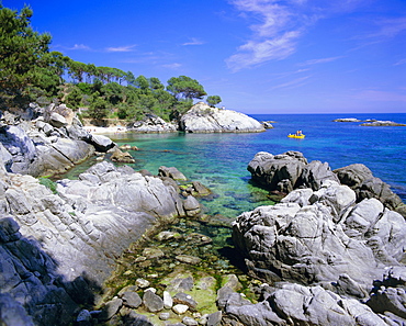 Typical Costa Brava scenery near S'Agaro, Costa Brava, Catalunya (Catalonia) (Cataluna), Spain, Europe