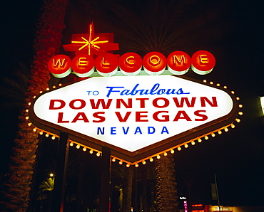 Welcome to Las Vegas sign at night, Las Vegas, Nevada, USA, North America