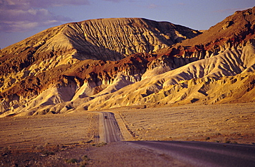 Road through the national park, Death Valley National Park, California, USA, North America