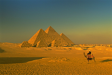 The Pyramids at Giza, UNESCO World Heritage Site, Cairo, Egypt, North Africa, Africa