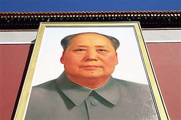 Portrait of Chairman Mao, Gate of Heavenly Peace (Tiananmen), Tiananmen Square, Beijing, China, Asia