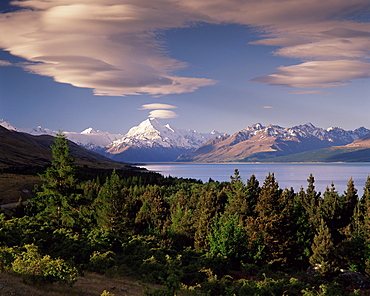 Mount Cook (Aoraki) viewed across Lake Pukaki, Mackenzie Country, South Canterbury, Canterbury, South Island, New Zealand, Pacific