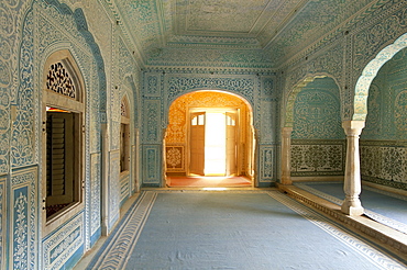 Ornate passageway to open door, Samode Palace, Jaipur, Rajasthan state, India, Asia