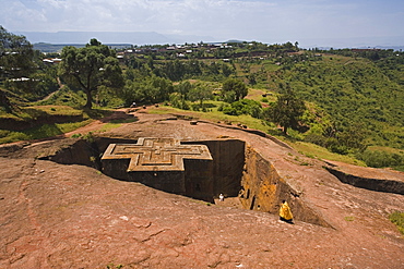 The Sunken Rock Hewn church of Bet Giyorgis (St  George), Lalibela, Northern Ethiopia, Ethiopia, Africa *** Local Caption *** The most famous of Lalibela's Rock Hewn churches, The Sunken Rock Hewn church of Bet Giyorgis, 'St. George', dating from the 12th Century, Lalibela's Rock Hewn Churches rank amoung the greatest religio-historical sites, not only in the African continent but in the Christian World