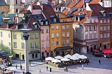 Elevated view over Castle Square (Plac Zamkowy) and Sigismund III Vasa Column to the colourful houses of the Old Town (Stare Miasto), UNESCO World Heritage Site, Warsaw, Poland, Europe