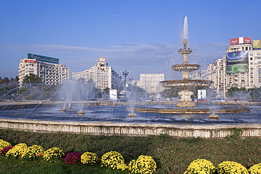 Piata Unirii fountain with the Palace of Parliament building behind, Piata Unirii, Bucharest, Romania, Europe