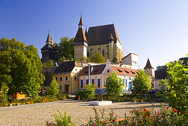 Medieval Roma village on the fortified church route, 15th century fortified church, Biertan, UNESCO World Heritage Site,  near Sighisoara, Transylvania, Romania, Europe