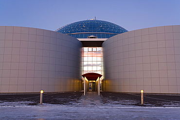 The Perlan Building and Saga Museum, hot water storage tanks that supply Reykjavik have become a tourist attraction with views over the city, Reykjavik, Iceland, Polar Regions