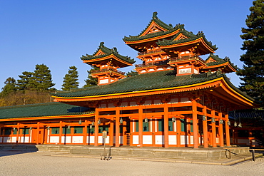 Impressive shrine complex built in 1895 to commemorate the 1100th anniversary of the founding of Kyoto, Heian-Jingu (Shrine), Kyoto City, Kansai Region, Honshu, Japan, Asia