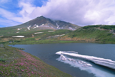 Mount Asahidake, 2290m, Daisetsuzan National Park, Hokkaido, Japan, Asia