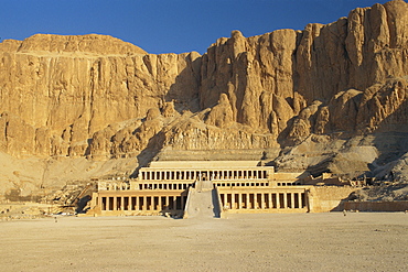 The Temple of Hatsepsut, Valley of the Queens, Thebes, Egypt, Africa *** Local Caption ***