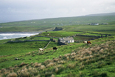 View towards Doolin over countryside, County Clare, Munster, Eire (Republic of Ireland), Europe