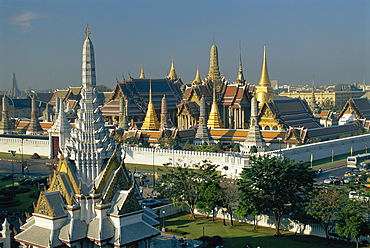 Wat Phra Kaew, the temple of the Emerald Buddha, and the Grand Palace, in Bangkok, Thailand, Asia *** Local Caption ***