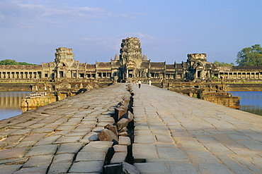 Stone causeway leading to the temple of Angkor Wat, Angkor, Siem Reap, Cambodia