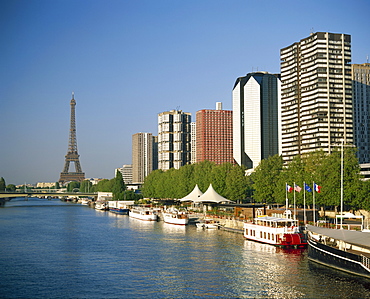 View from the River Seine towards the Beaugrenelle Centre and the Eiffel Tower, Paris, France *** Local Caption ***