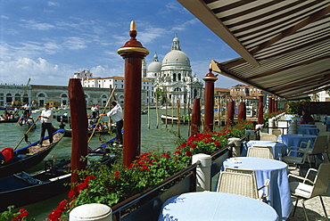 Outdoor restaurant beside the Grand Canal, opposite the Church of Santa Maria della Salute, Venice, UNESCO World Heritage Site, Veneto, Italy, Europe