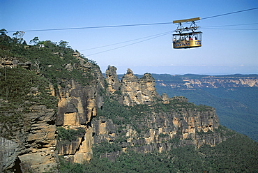 The Three Sisters and scenic skyway, Katoomba, the Blue Mountains, UNESCO World Heritage Site, New South Wales (N.S.W.), Australia, Pacific