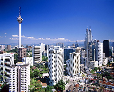 City skyline including the Petronas Towers, the world's tallest building, Kuala Lumpar, Malaysia, Asia *** Local Caption ***