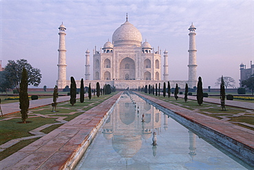 The Taj Mahal, UNESCO World Heritage Site, Agra, Uttar Pradesh state, India, Asia