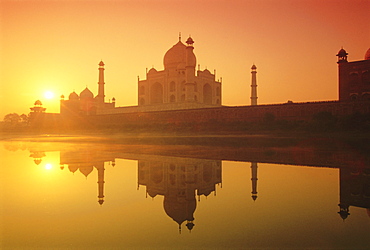 The Taj Mahal, built by the Moghul emperor Shah Jehan (Jahan) for his wife Mumtaz Mahal, seen across the Jumna (Yamuna) River, Agra, Uttar Pradesh, India