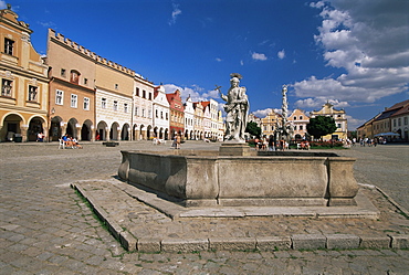 Marian column, Town Square, Telc, UNESCO World Heritage Site, South Moravia, Czech Republic, Europe