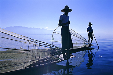 Intha fishermen, Inle Lake, Shan State, Myanmar (Burma), Asia