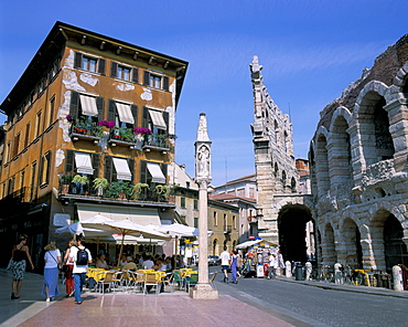 Roman Arena (Opera House), Verona, Veneto, Italy, Europe