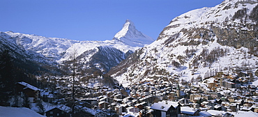 The town of Zermatt and the Matterhorn mountain, Zermatt, Valais (Wallis), Swiss Alps, Switzerland, Europe