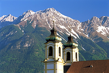 Church with mountain backdrop, Innsbruck, Tirol (Tyrol), Austria, Europe