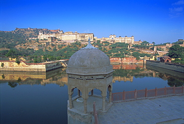 Moata Lake and the fort, Amber, near Jaipur, Rajasthan State, India, Asia