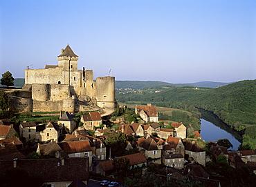 Chateau de Castelnaud, dating from the 12th century, above the River Dordogne, Aquitaine, France, Europe