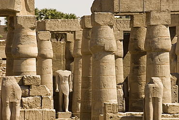 Great Court of Ramses II, Luxor Temple, Luxor, Thebes, UNESCO World Heritage Site, Egypt, North Africa, Africa 