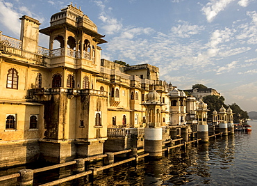 Lal Ghat, on shore of Lake Pichola, Udaipur, Rajasthan, India, Asia