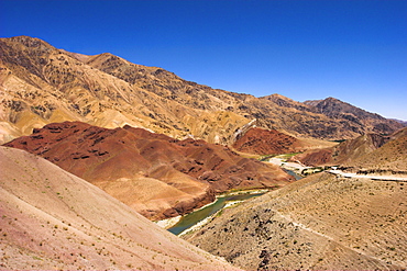 Hari Rud river flows through fertile valley at base of red rock mountains, between Jam and Chist-I-Sharif, Ghor (Ghowr province), Afghanistan, Asia