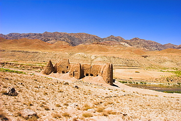 Ruined building, between Jam and Chist-I-Sharif, Ghor (Ghowr) province, Afghanistan, Asia