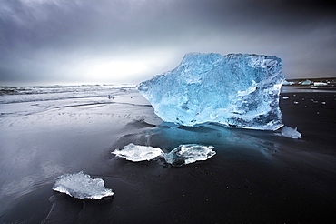 Jokulsa Beach on a stormy day, where icebergs from nearby Jokulsarlon glacial lagoon flow into the North Atlantic and are then washed back onto the black volcanic sand beach, on the edge of the Vatnajokull National Park, South Iceland, Iceland, Polar Regions