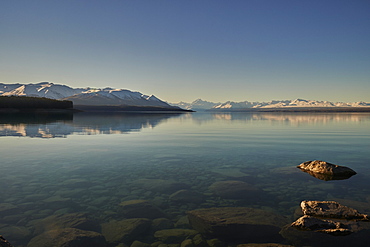 View across Lake Pukaki to Mount Cook (Aoraki) and neighbouring mountains, Mount Cook National Park, UNESCO World Heritage Site, Southern Alps, South Island, New Zealand, Pacific