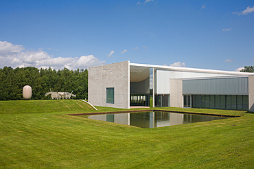 HEART Museum of Contemporary Art with reflecting pool and lawn, Herning, Denmark, Europe