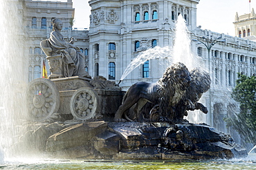 Fountain and Plaza de Cibeles Palace (Palacio de Comunicaciones), Plaza de Cibeles, Madrid, Spain, Europe