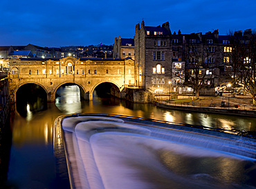 Pulteney Bridge at dusk, Bath, UNESCO World Heritage Site, Somerset, England, United Kingdom, Europe