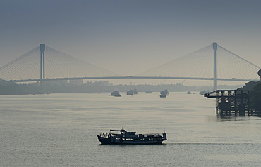 Vidyasagar Setu Bridge (Second Hooghly Bridge) over the Hooghly River, Kolkata, West Bengal, India, Asia