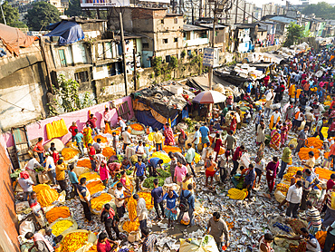 Howrah Bridge Mullick Ghat flower market, Howrah Bridge, Kolkata, West Bengal, India, Asia