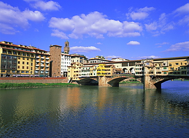 Ponte Vecchio and the Arno River, Florence, Tuscany, Italy, Europe