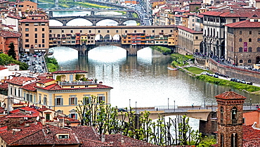 Ponte Vecchio Bridge across Arno River, Florence, UNESCO World Heritage Site, Tuscany, Italy, Europe