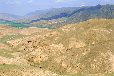 Sary Bulak, mountains towards LakeSon-Kul, Kyrgyzstan, Central Asia