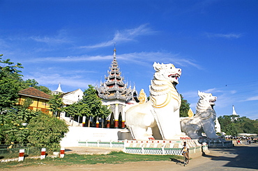 Chinthes at foot of stairs, Mandalay Hill, Mandalay, Myanmar (Burma), Asia