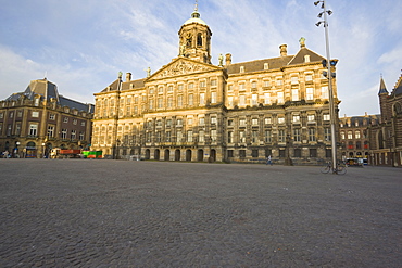 Koninklijk Paleis, built as the town hall in the 17th century, Dam Square, Amsterdam, Netherlands, Europe