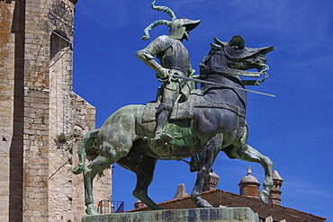 Statue of Francisco Pizarro, Plaza Mayor, Trujillo, Extremadura, Spain, Europe