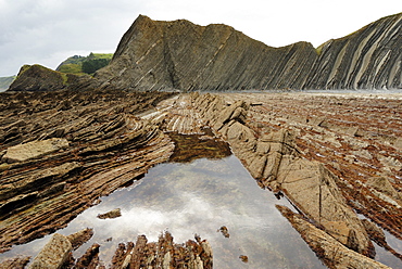 Rock formations (flysch) at low tide on coast between Zumaia and Deba, Costa Vasca, Basque country, Euskadi, Spain, Europe