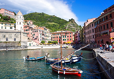 Vernazza, Cinque Terre, UNESCO World Heritage Site, Liguria, Italy, Europe